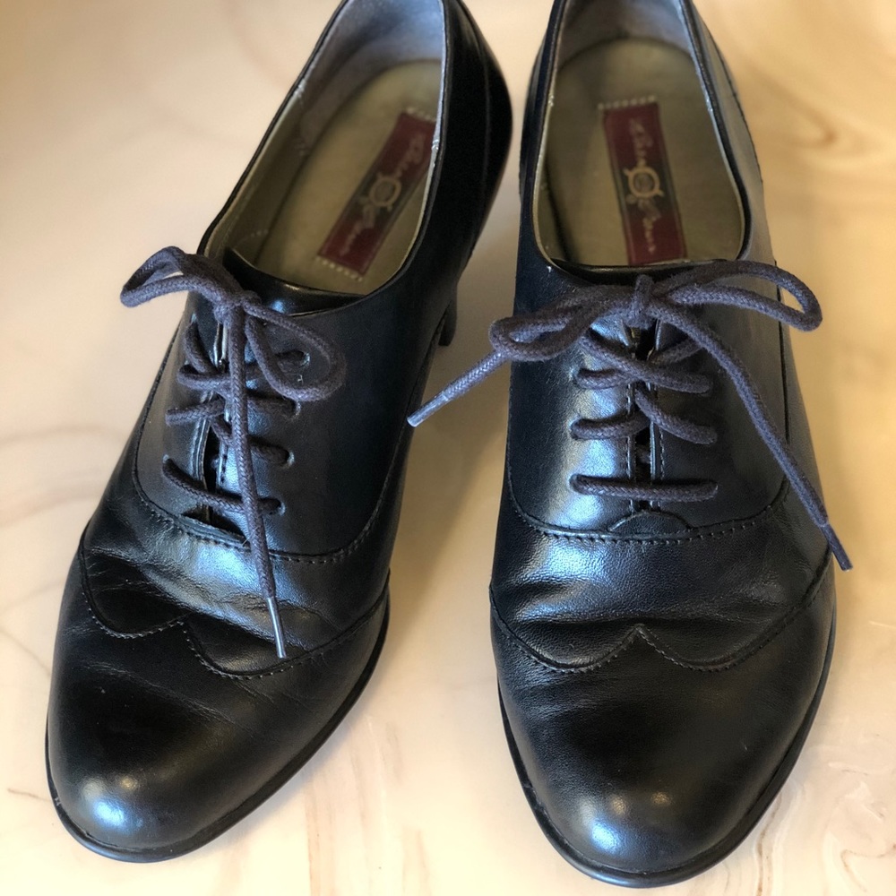 Shoes - Picture 2 of 7